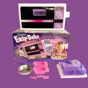 Easy-Bake Oven 2001 Original Box Oven and Some Accessories Hasbro 120 Volts